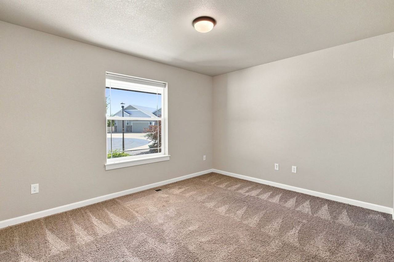 7407 Turnbull Ct - Photo 6 of 34