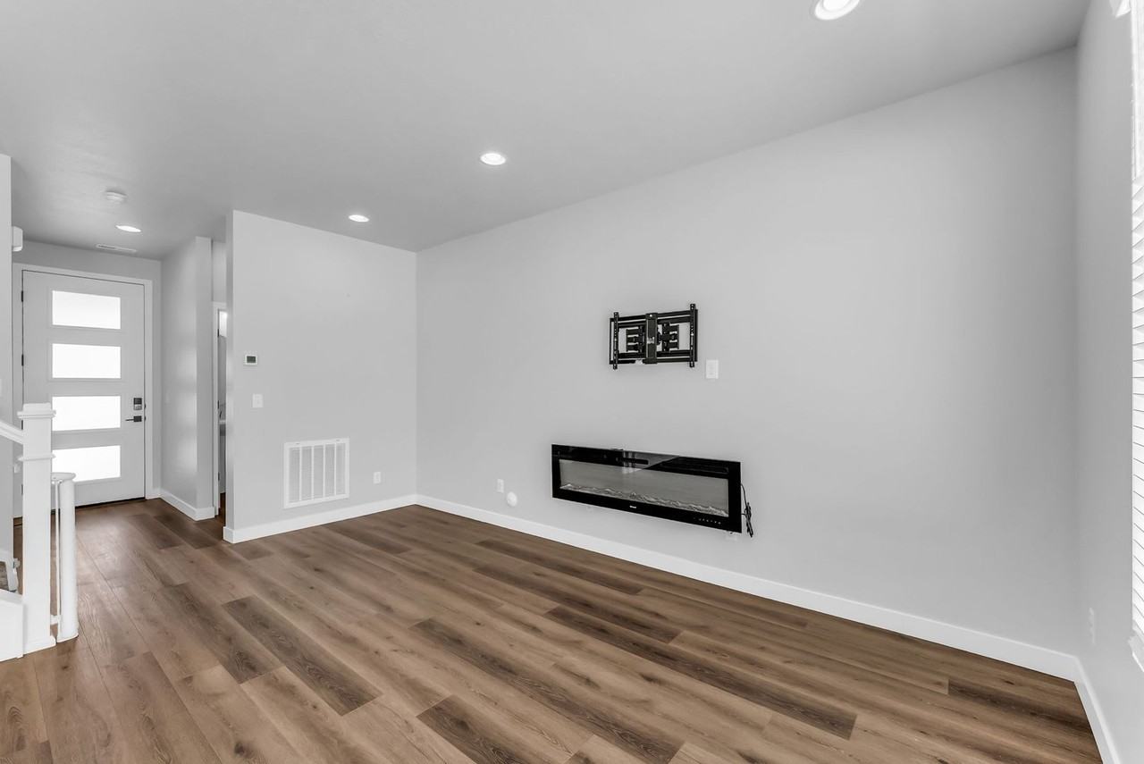 3062 S 2425 W - Photo 5 of 31