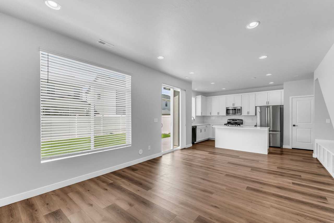 3062 S 2425 W - Photo 6 of 31