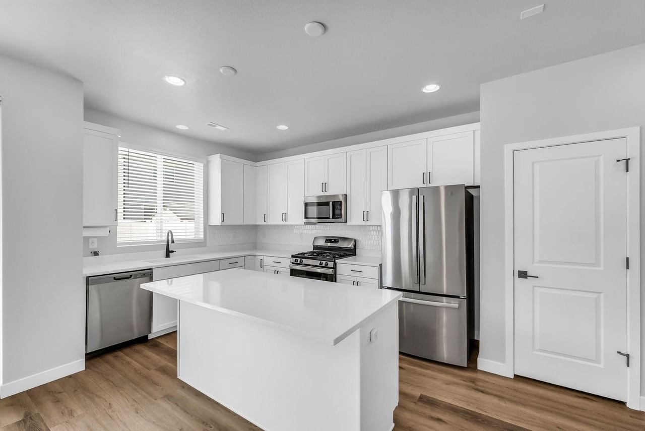 3062 S 2425 W - Photo 7 of 31