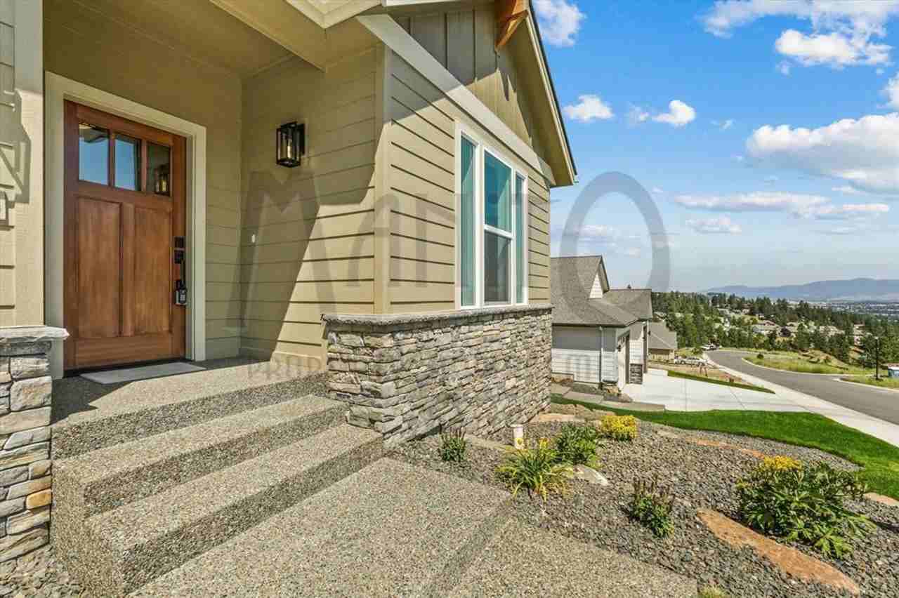 5116 N Scenic Ln - Photo 2 of 22