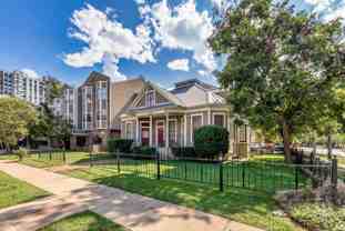 915 W 23rd St - Photo 1 of 1