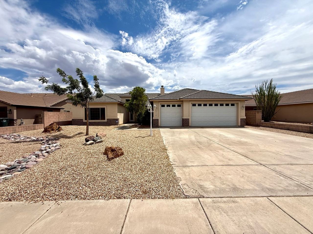 2116 Roy Rogers Way - Photo 2 of 50