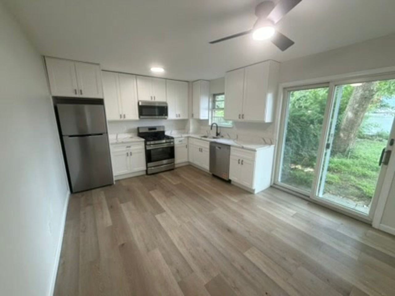 801 Cedar St - Photo 3 of 11
