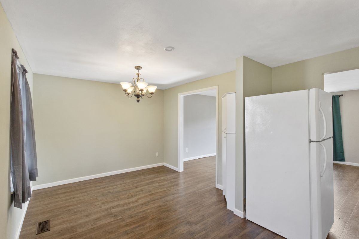 8245 Elaine Cir - Photo 4 of 31