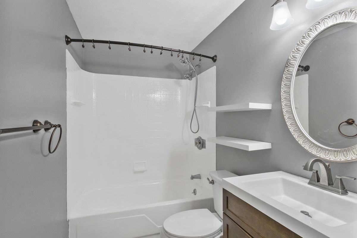 8245 Elaine Cir - Photo 5 of 31