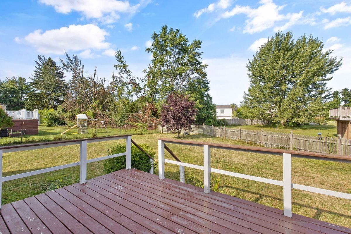 8245 Elaine Cir - Photo 7 of 31