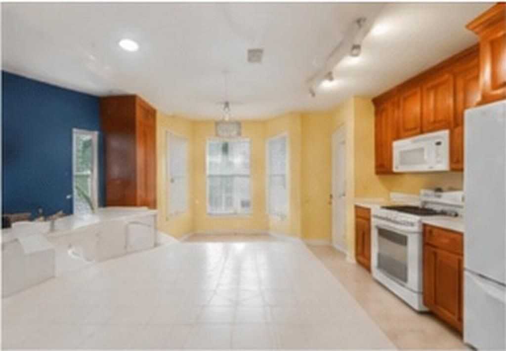 1750 Arborwood Dr - Photo 5 of 15