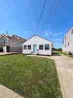 featured image of 14 Lee Pl ##N
