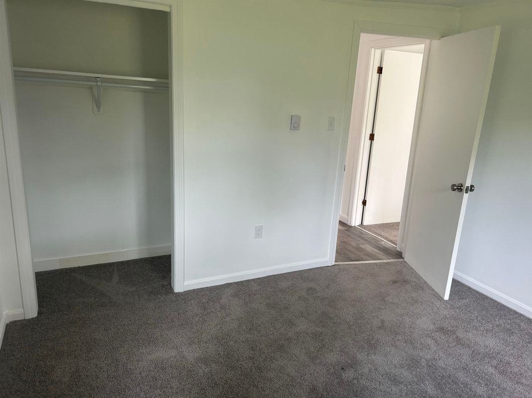 140 Carroll St - Photo 4 of 7
