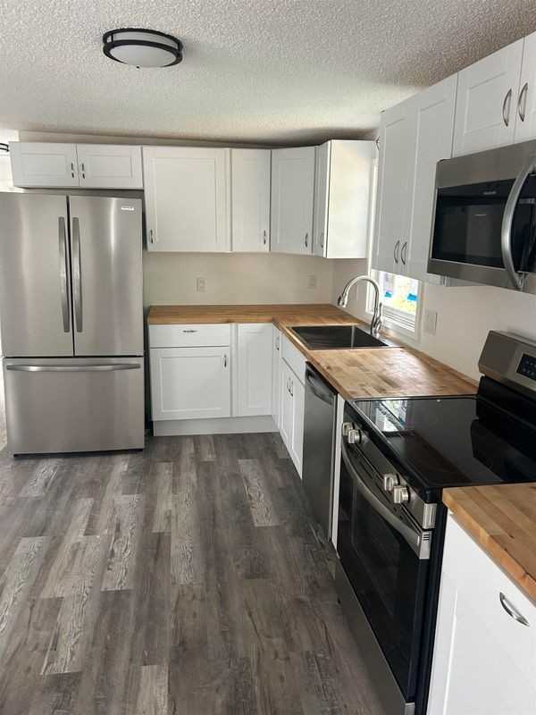 140 Carroll St - Photo 6 of 7