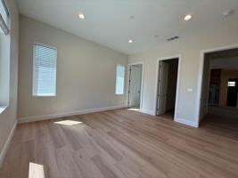 featured image of 1140 W Donington St ##B