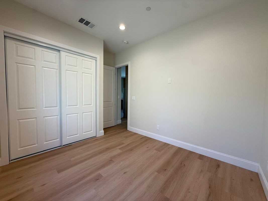 1140 W Donington St ##B - Photo 2 of 8