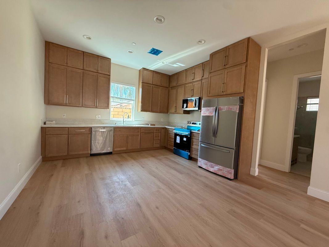 1140 W Donington St ##B - Photo 7 of 8