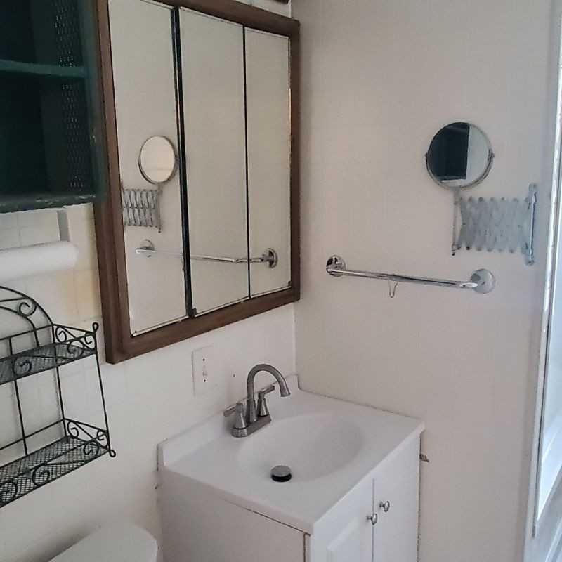 1260 Fischer St - Photo 3 of 7