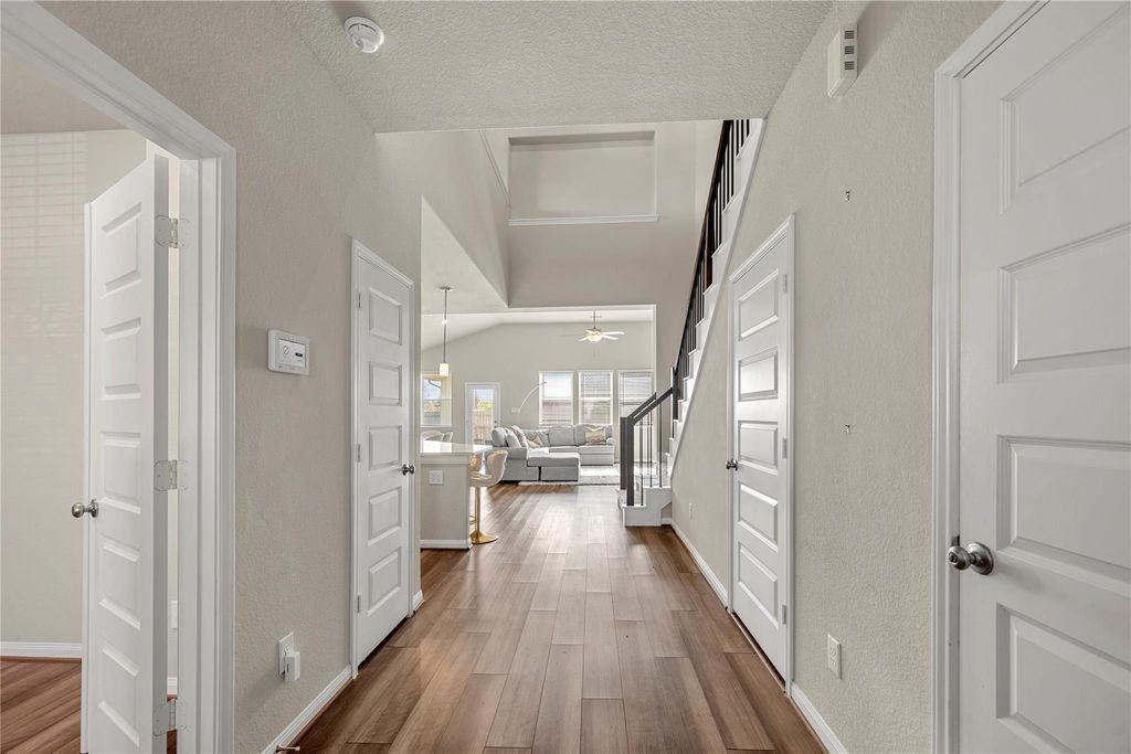 618 Ellwood Terrace Ln - Photo 3 of 7