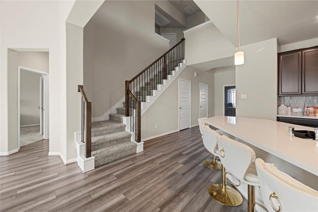 618 Ellwood Terrace Ln - Photo 6 of 7