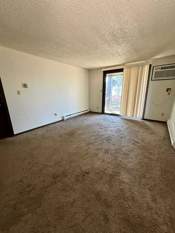 21 Barton Ct - Photo 3 of 11