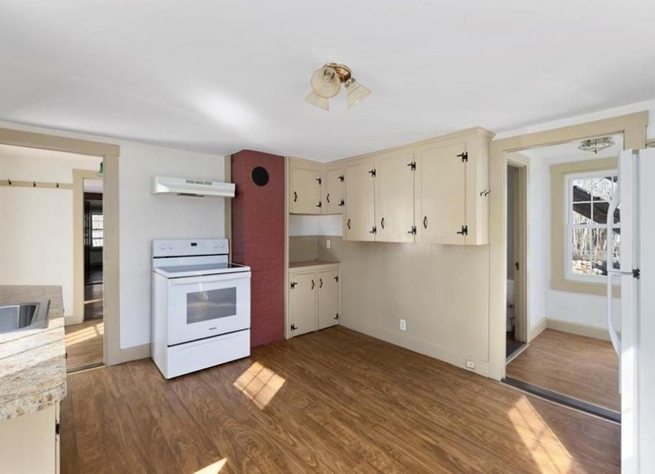 1896 Middle Rd - Photo 4 of 33