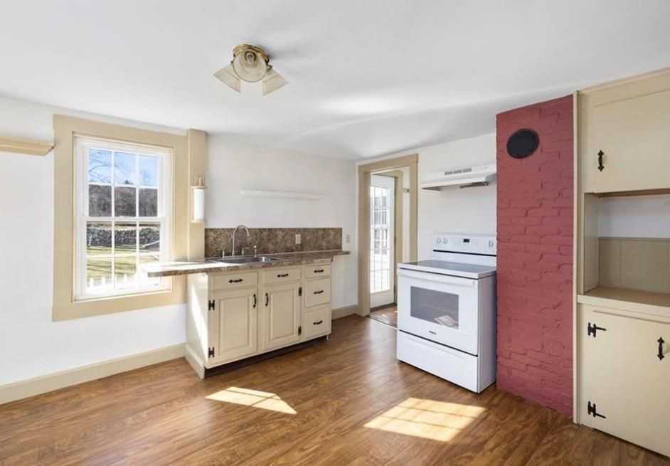1896 Middle Rd - Photo 6 of 33