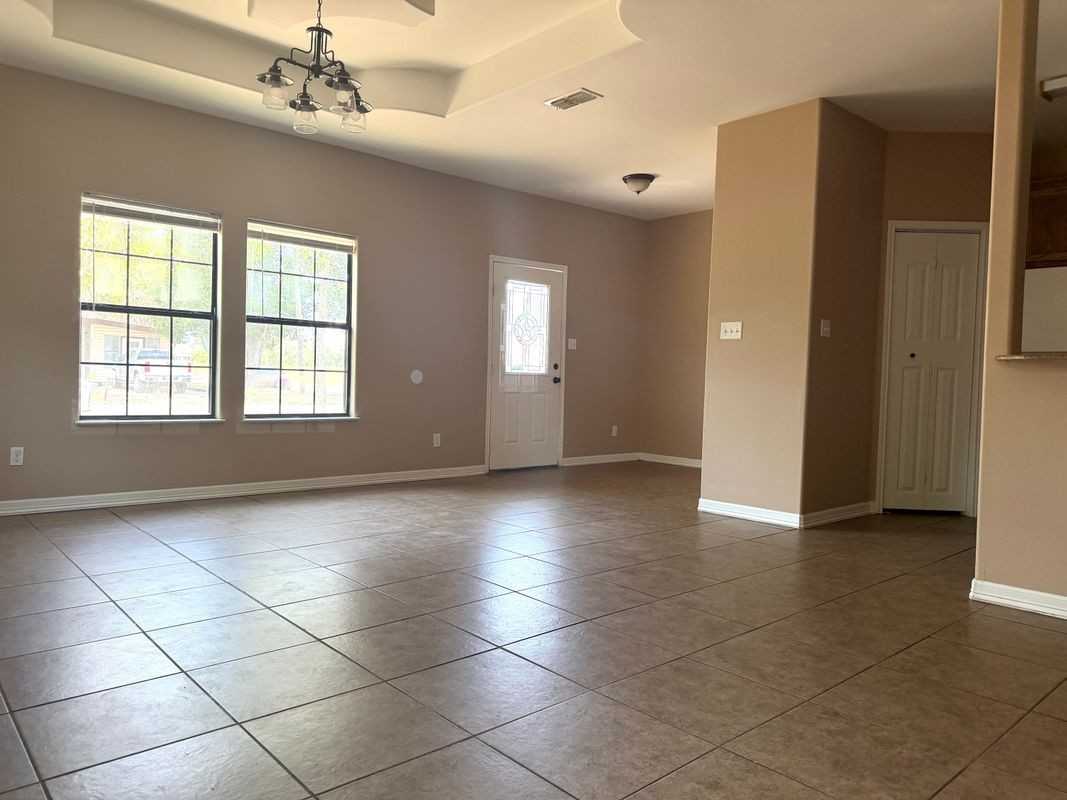 1808 N Mckinley St - Photo 3 of 12