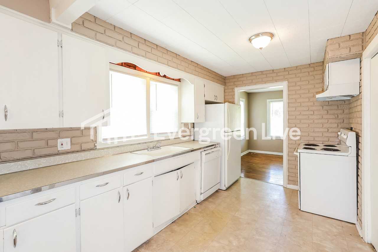 11609 E 35th St S - Photo 5 of 15