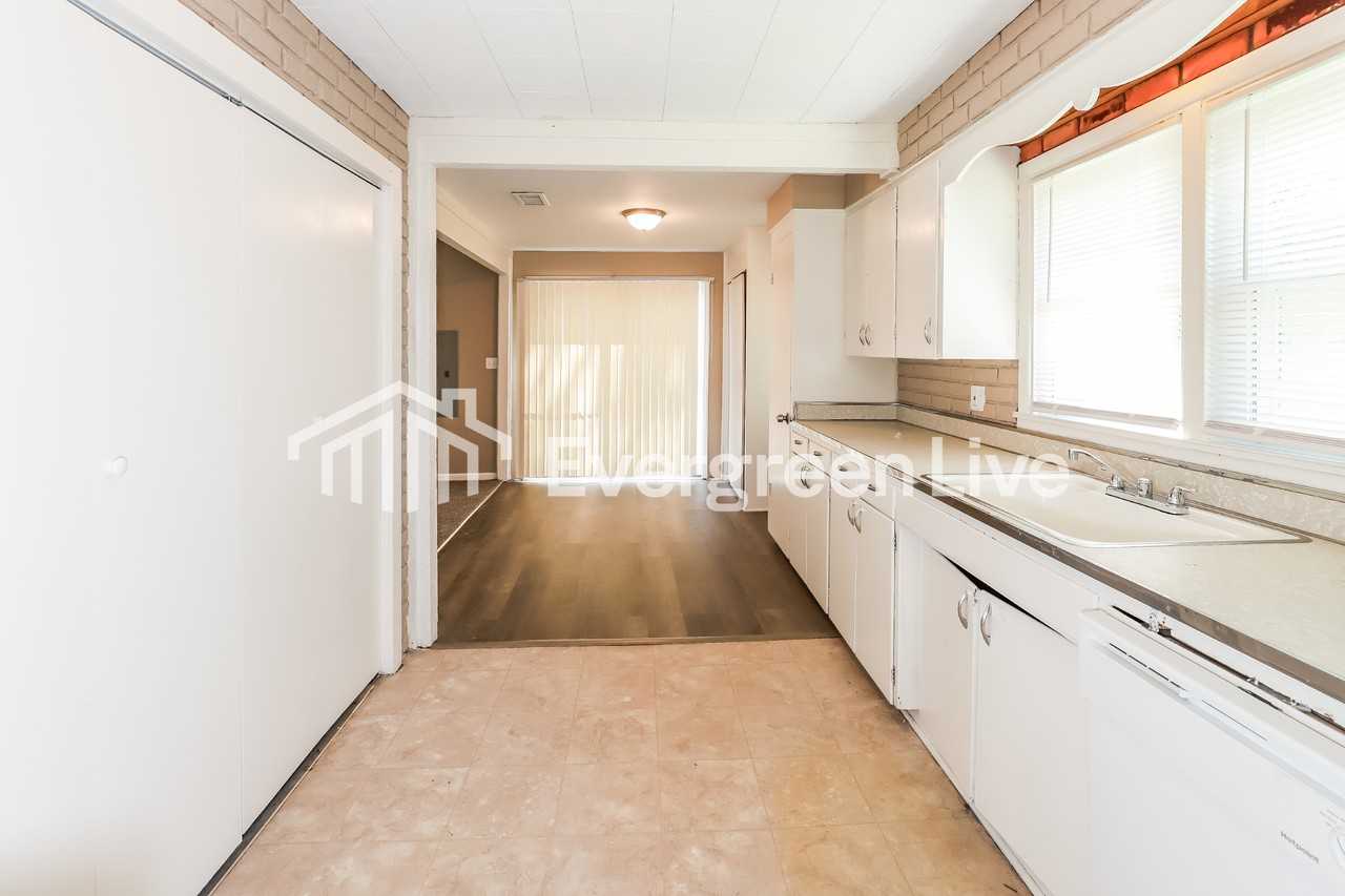11609 E 35th St S - Photo 6 of 15