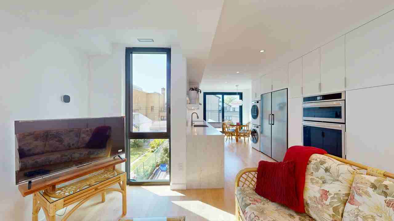 149 Maria Street #Upper