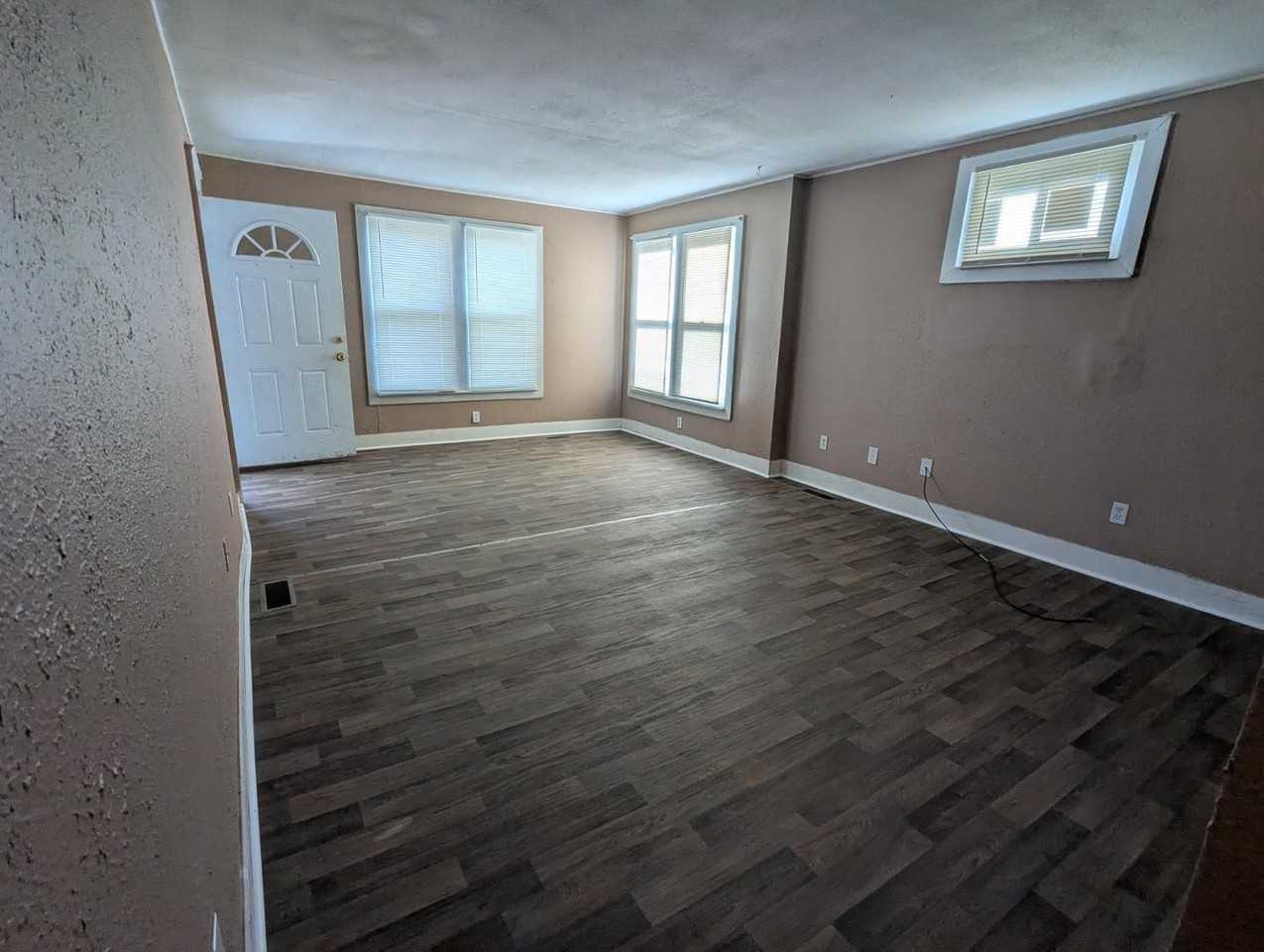 766 Redwood Ave - Photo 2 of 10