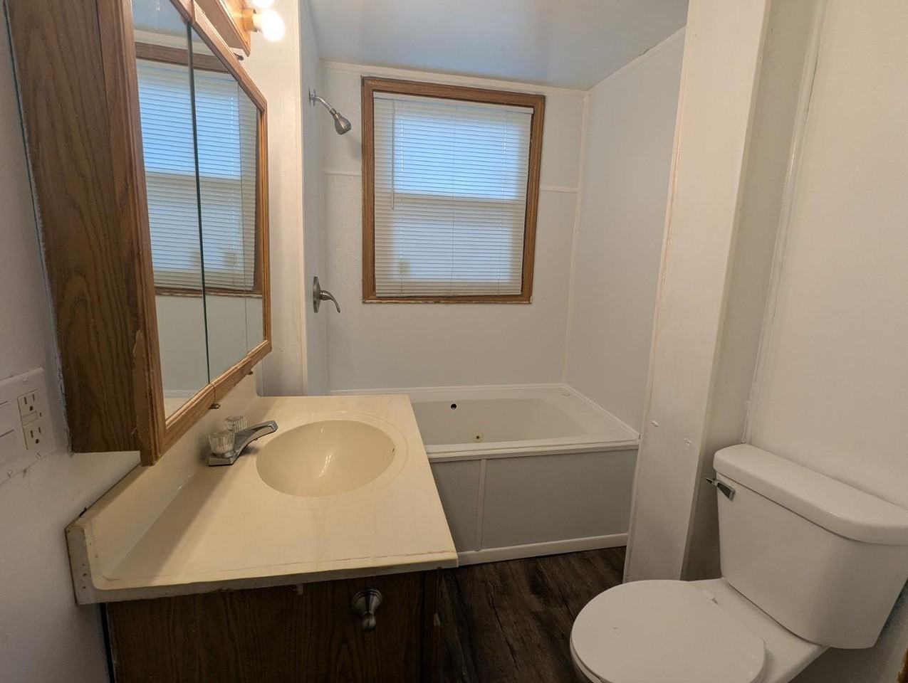 766 Redwood Ave - Photo 6 of 10
