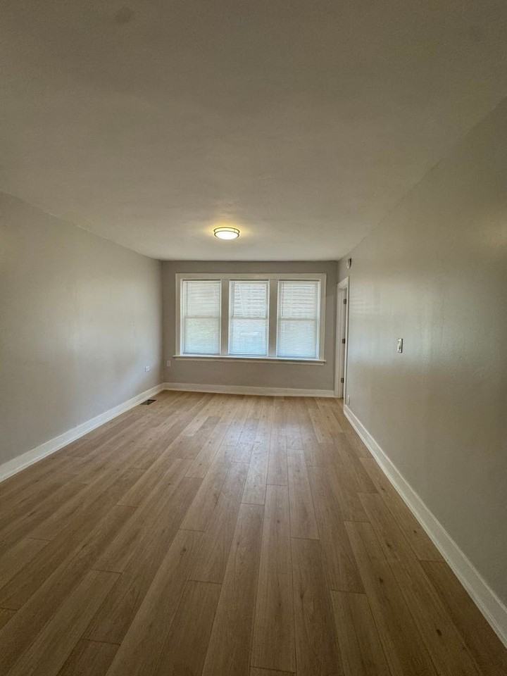 530 W 26th St #2 - Photo 6 of 9