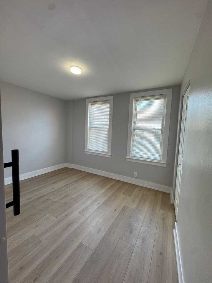 530 W 26th St #2 - Photo 7 of 9