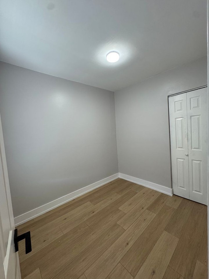530 W 26th St #2 - Photo 7 of 9