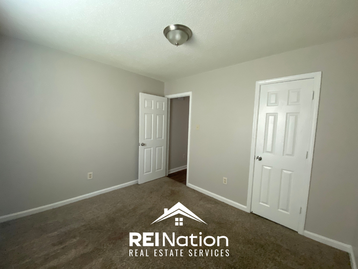 4435 Pyramid Ln - Photo 7 of 9