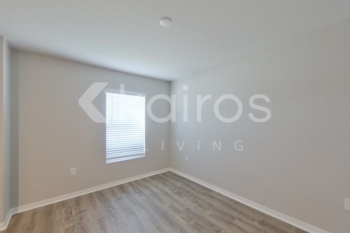 721 Cane St E - Photo 4 of 25