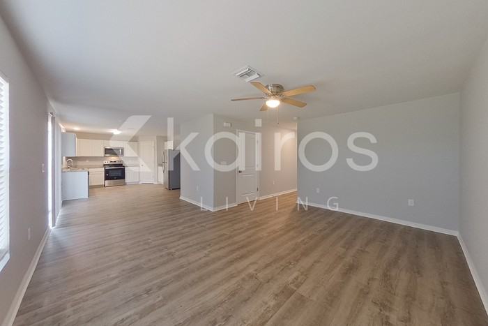 721 Cane St E - Photo 6 of 25