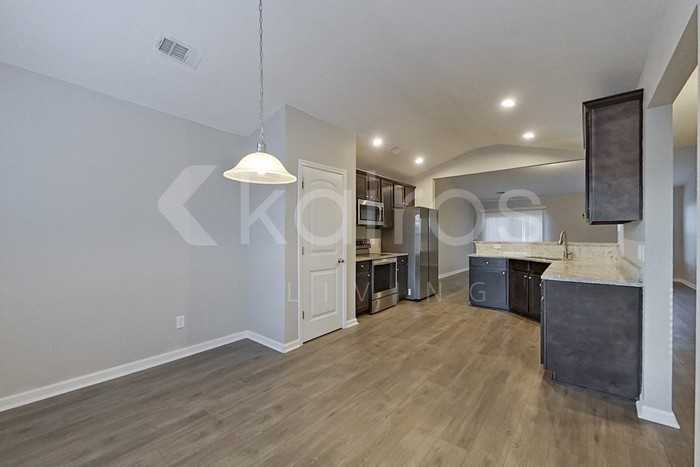 108 Saint Matthew Way - Photo 6 of 22