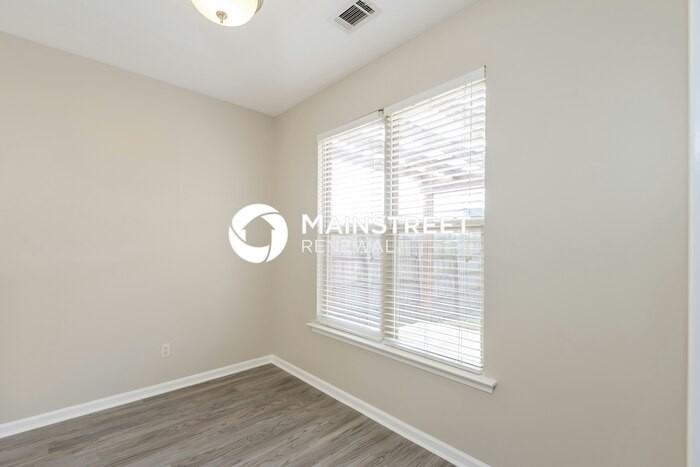 1025 Washington Ct - Photo 5 of 16