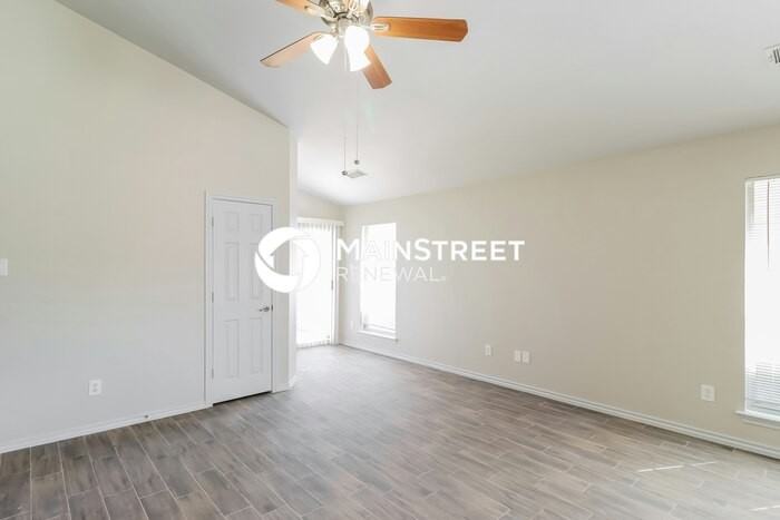 6448 Regina Dr - Photo 4 of 15