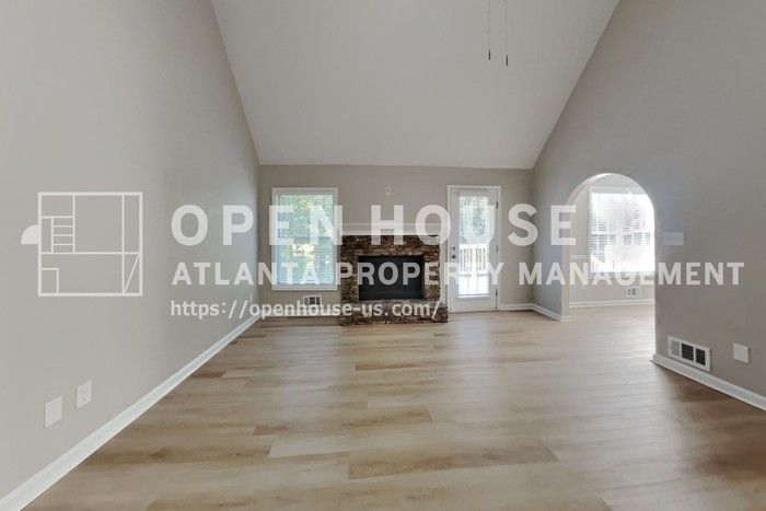 1075 Crystal Water Dr - Photo 4 of 20