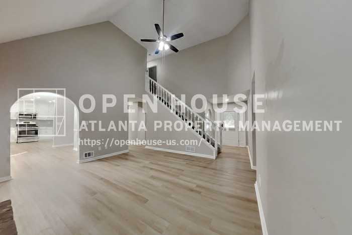 1075 Crystal Water Dr - Photo 5 of 20