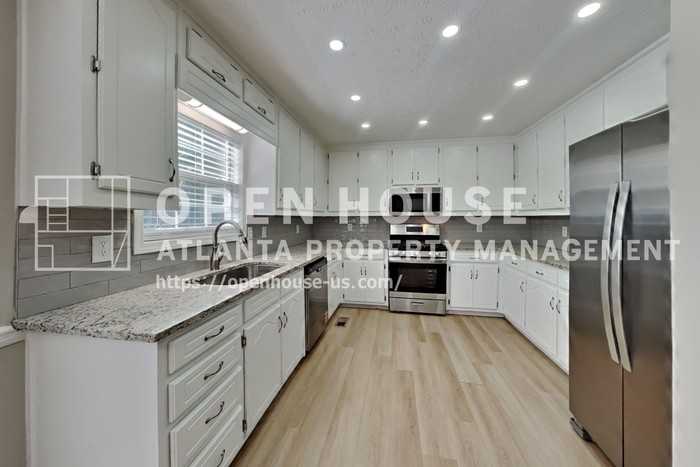 1075 Crystal Water Dr - Photo 7 of 20