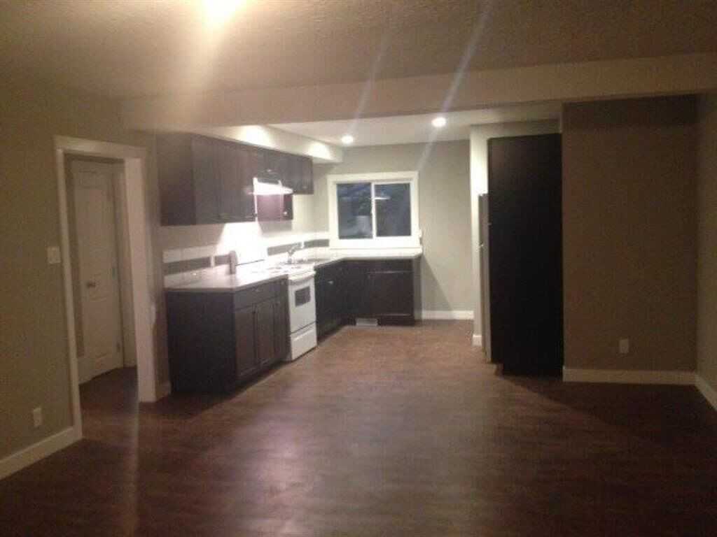 1840 39 St Se - Photo 3 of 8