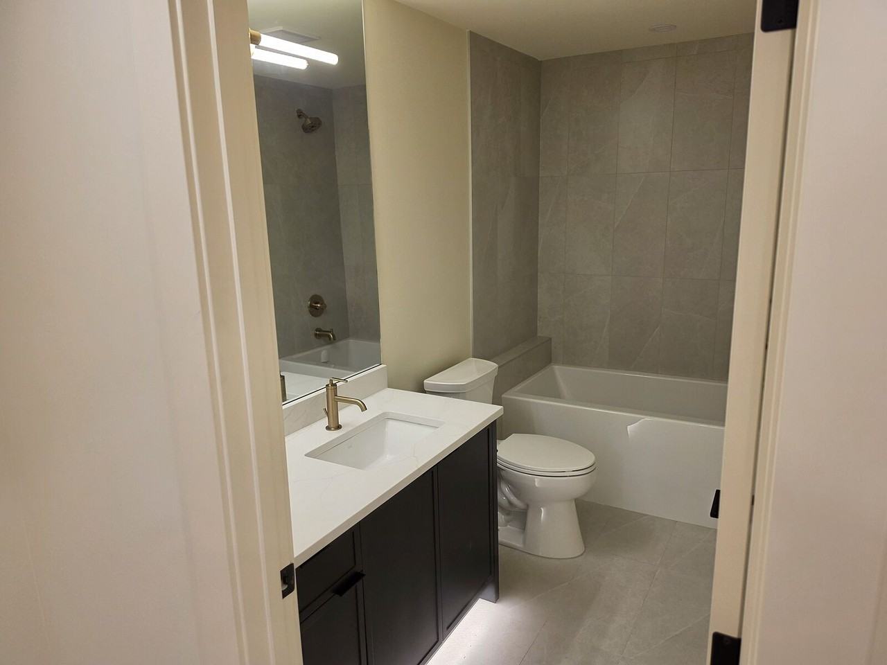 1119 Regal Cres Ne - Photo 2 of 10