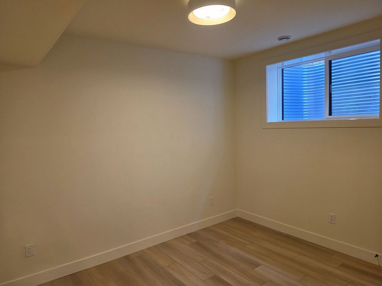 1119 Regal Cres Ne - Photo 4 of 10