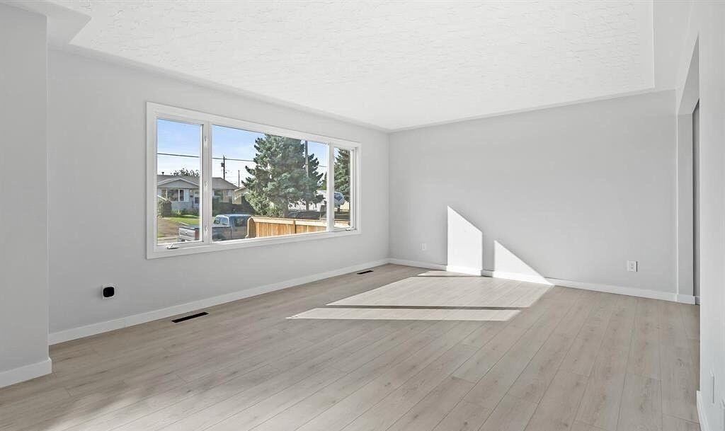 7816 128 Ave Nw - Photo 2 of 22
