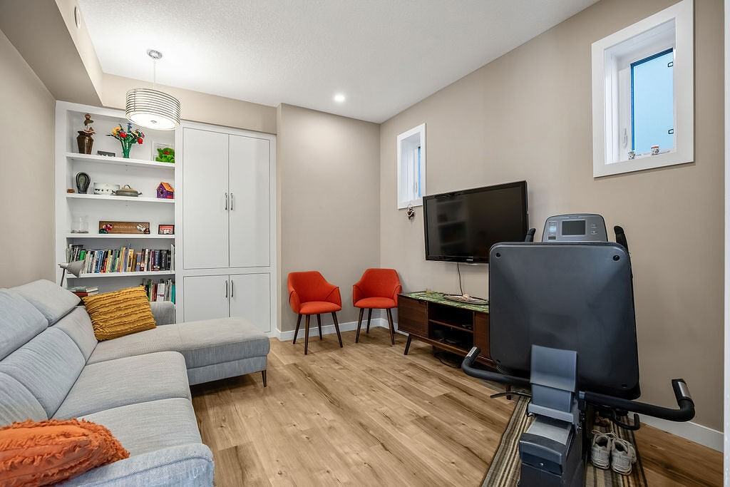 2226 Westmount Rd Nw - Photo 4 of 14