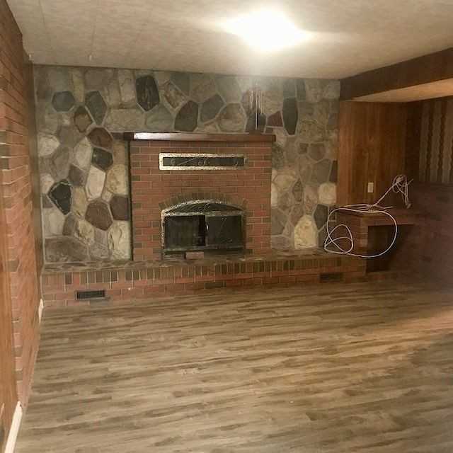 1215 Mardale Dr Ne - Photo 2 of 12