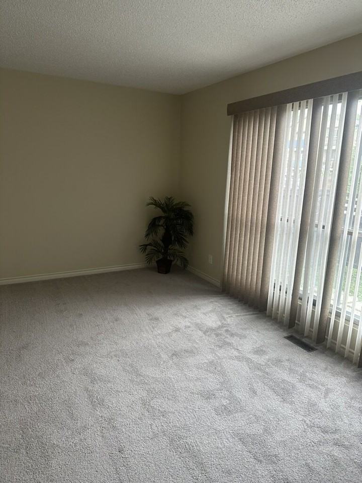 6227 - 6227 Bowness Rd Nw - Photo 3 of 27