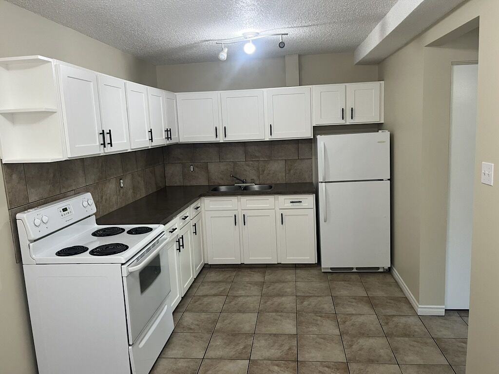 6227 - 6227 Bowness Rd Nw - Photo 6 of 27